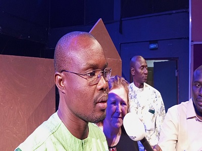 En marge de la célébration de la semaine de la francophonie au Burkina Faso, l’ambassade du Canada au Burkina Faso a initié une représentation théâtrale de « larmes des armes », le jeudi 23 mars 2023 au Centre National des Arts du spectacle et de l’audiovisuel (CENASA). La représentation s’est déroulée en présence du ministre de la communication du Burkina Faso et son collègue de la défense, de plusieurs ambassadeurs accrédités au Burkina Faso, de responsables d’institutions et des amoureux du théâtre.
