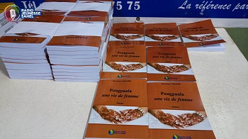 Paru aux Éditions Plum’Afrik 2023, « Pougpaala, une vie de femme » compte 203 pages. L’auteur aborde la problématique de la femme au Burkina Faso, notamment la question du mariage. Pougpaala, en moré, signifie littéralement nouvelle mariée ou encore femme qui vient de se marier.