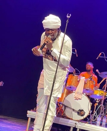 Moussa Aimé surfe sur des rythmes Afrobeat, des styles traditionnels tchadiens et même un brin jazz. Auteur, compositeur, interprète et instrumentiste, son timbre vocal est remarquable. Il réussit à l’adapter à plusieurs genres musicaux. 