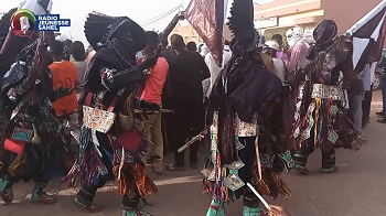 La célébration de la fête du Bianou est à la base l’affaire des Agadéziens. Les Agadéziens sont des populations issues des brassages anciens entre Touareg, Haoussa et Songhaï. Ils célèbrent le Bianou de façon annuelle sous le patronage du Sultan, Oumarou Ibrahim Oumarou, à travers diverses activités.