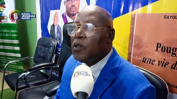 Paru aux Éditions Plum’Afrik 2023, « Pougpaala, une vie de femme » compte 203 pages. L’auteur aborde la problématique de la femme au Burkina Faso, notamment la question du mariage. Pougpaala, en moré, signifie littéralement nouvelle mariée ou encore femme qui vient de se marier.