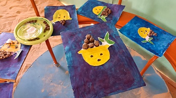 Affectueusement appelée « mamy » ou « tata » par les enfants qui participent à un atelier de peinture ce 11 juillet 2023 à Ouagadougou, Makamssa confie qu’elle oriente son art pour décrire et décrier la souffrance de la femme et de l’enfant. « A travers mes tableaux je défens une cause, celle de la femme et de l’enfant. Ma peinture est un combat. Je parle des tares de la société », explique celle qui souhaite aller à la rencontre des enfants dans le Burkina profond, car pour elle, l’art doit aller vers la population. C’est d’ailleurs pour cette raison que le Centre Dawlaart, dont elle en est la Coordonnatrice se veut itinérant.