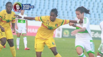 Née en 1997 à Bamako, Aïssata a commencé à taper dans le ballon dès son jeune âge dans son quartier Sénou. Un amour pour le ballon rond qui n’était pas du goût de sa mère en raison de nombreux préjugés et des regards misogynes. Mais encouragé par son père, Aïssata a pu continuer son petit bonhomme de chemin